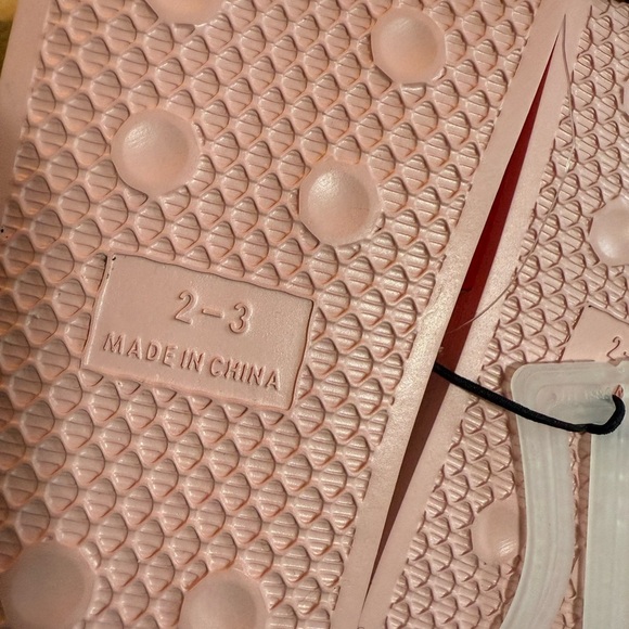 Pink Reese’s Slide Sandals Youth Sz 2/3 M Fun Reese’s Bag and cute note pad - Picture 6 of 10